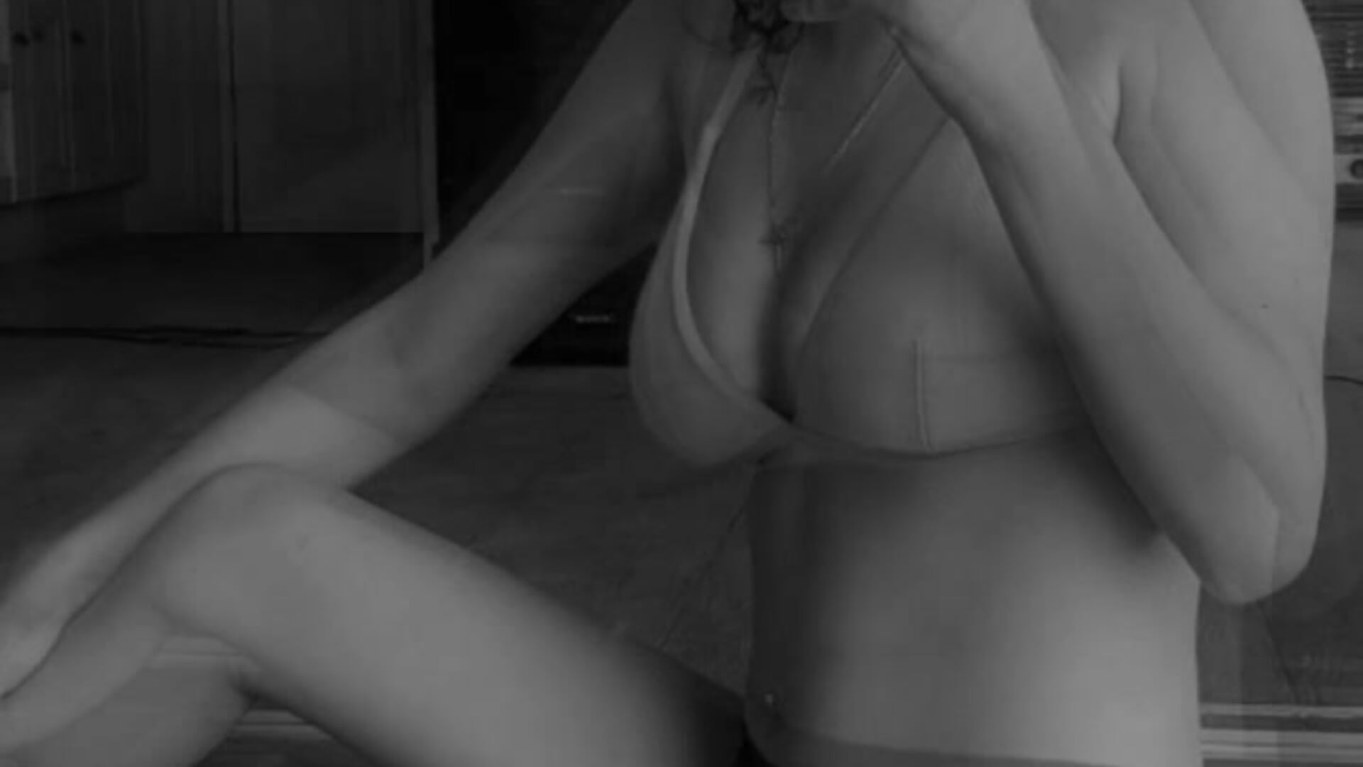 VID_20241211_042201_616 - video by Hildaqii cam model