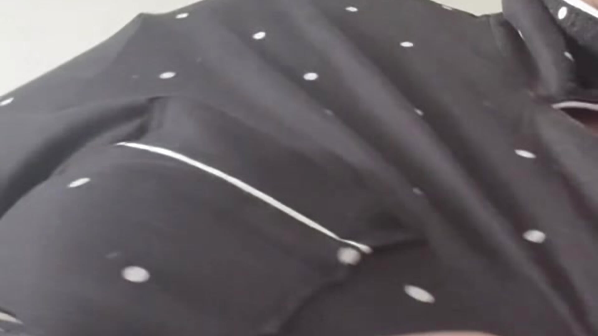 Playing with my big tits - video av shayyxo cam model