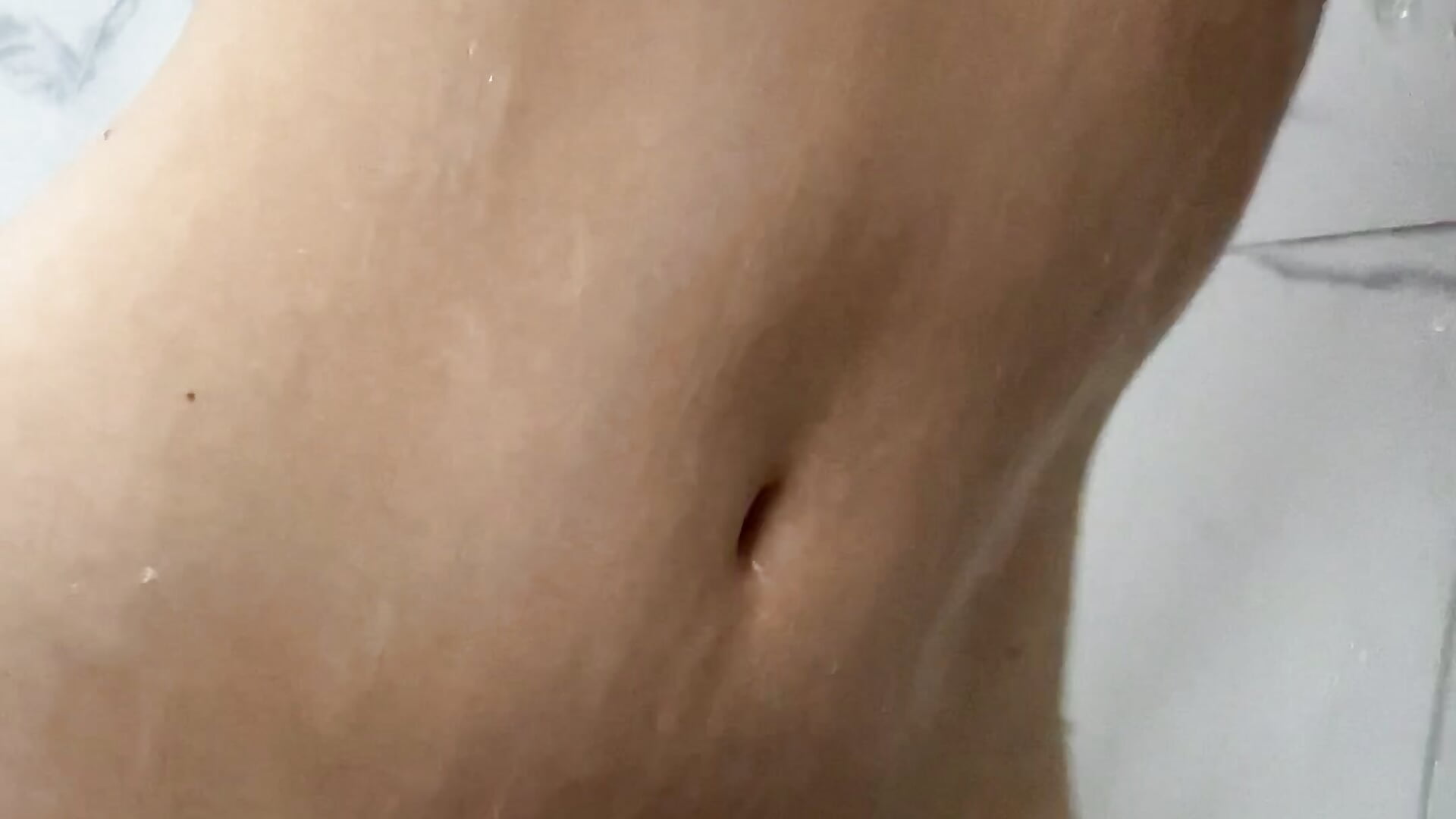 Take a Shower with me🫦 - video oleh model kamera VioletLyn