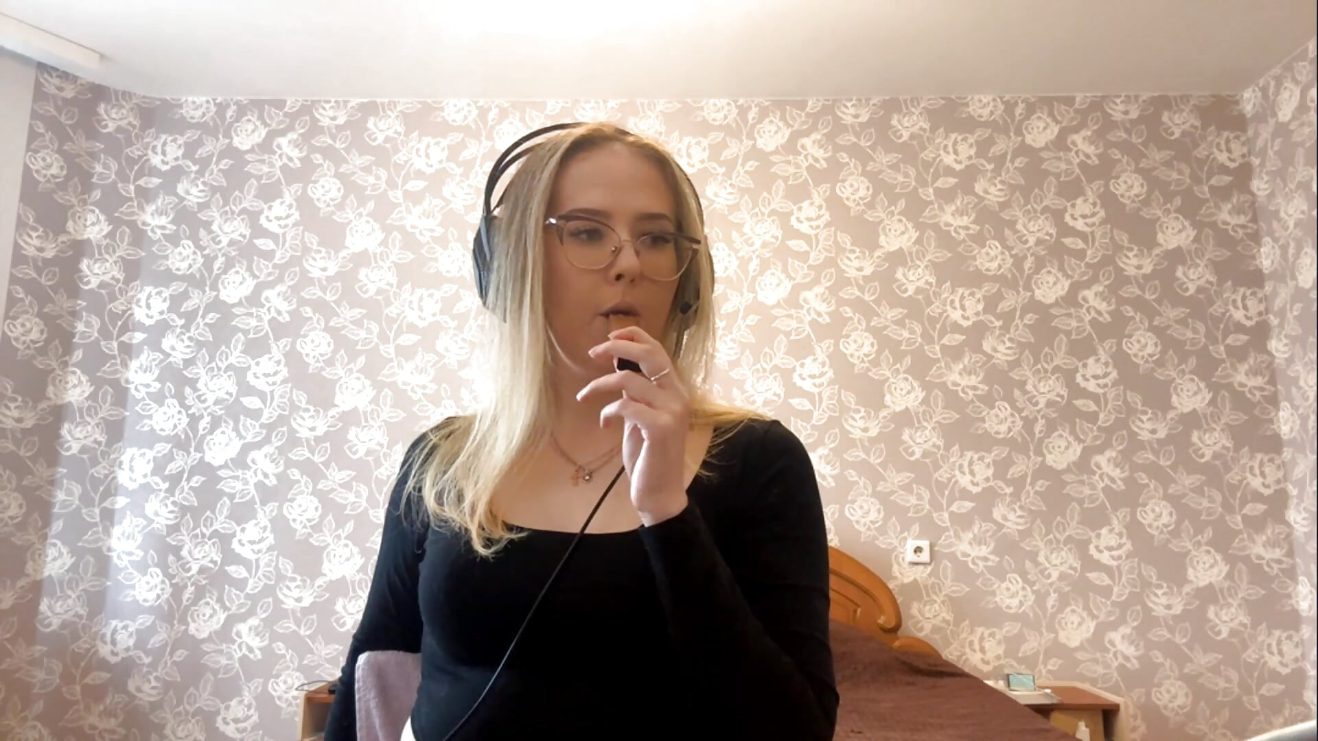 smoke for you - วิดีโอโดย ElmiraGildea โมเดลแคม