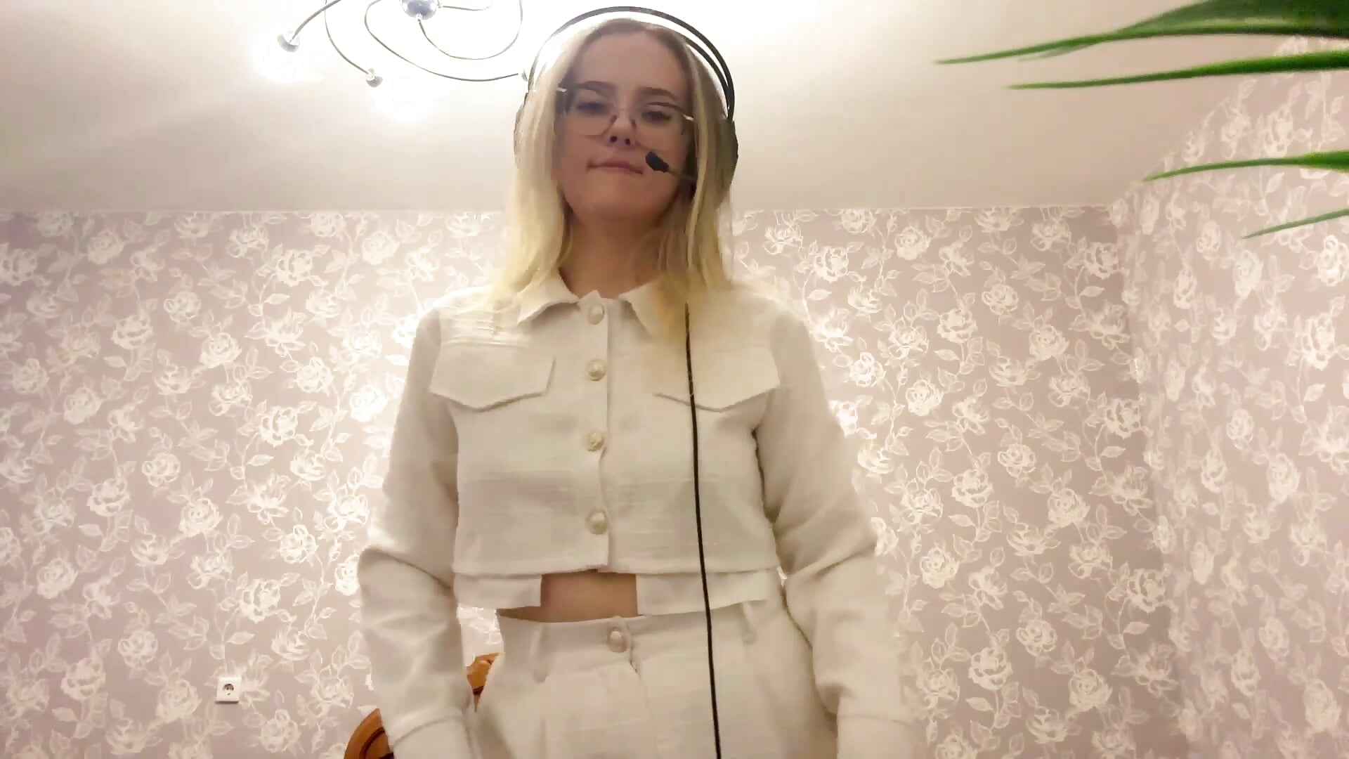 kiss for me - video by ElmiraGildea cam model