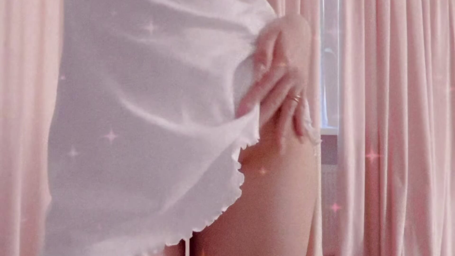 Cute to tease with a dress 🎀 - فيديو من ScarletMarnei موديل الكام