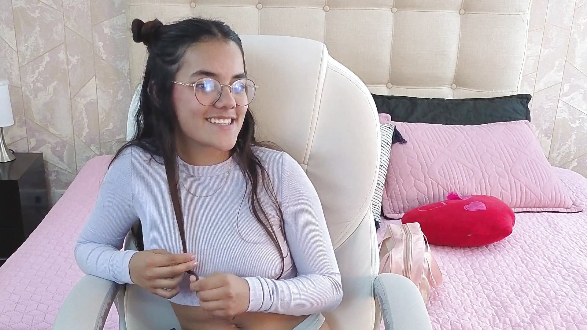 myself just chilling - video by golden_muse26 cam model