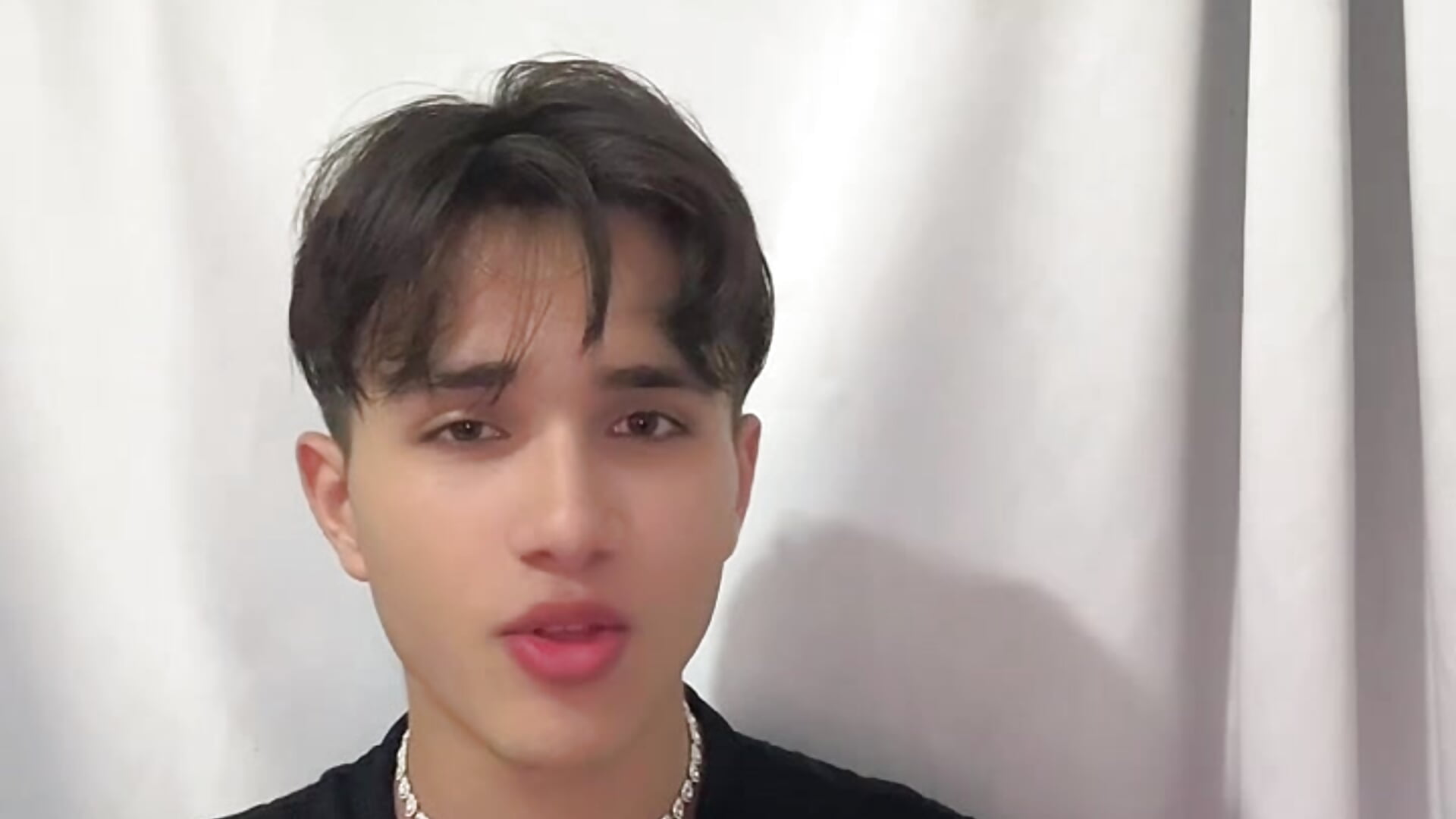 😘 - วิดีโอโดย attlas1 โมเดลแคม