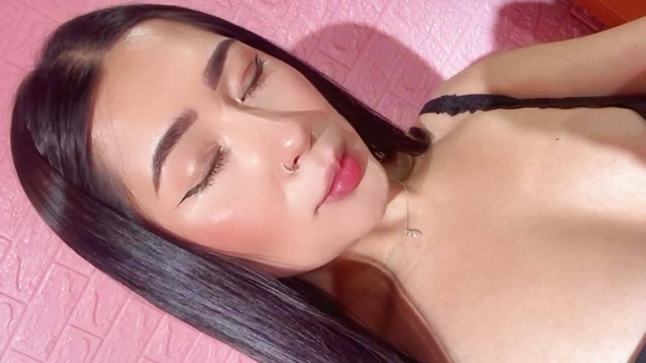 your cute princess 🥰 - video by EvelynLeen_ cam model