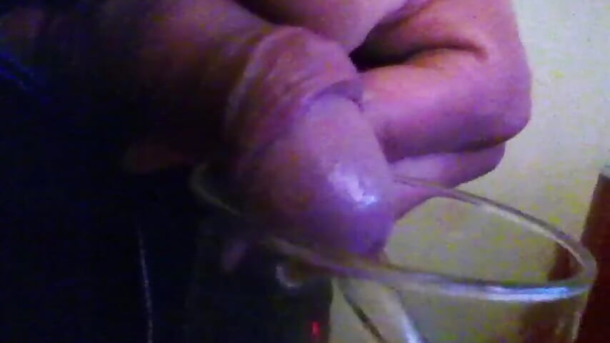 Axel Waxel Drinking Full Longdrink of His own P... - Face Exposed (Not Outed) - video av AxelWaxel cam-modell