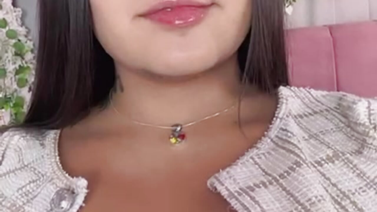 French Girl  🥐 - วิดีโอโดย Addela_ โมเดลแคม