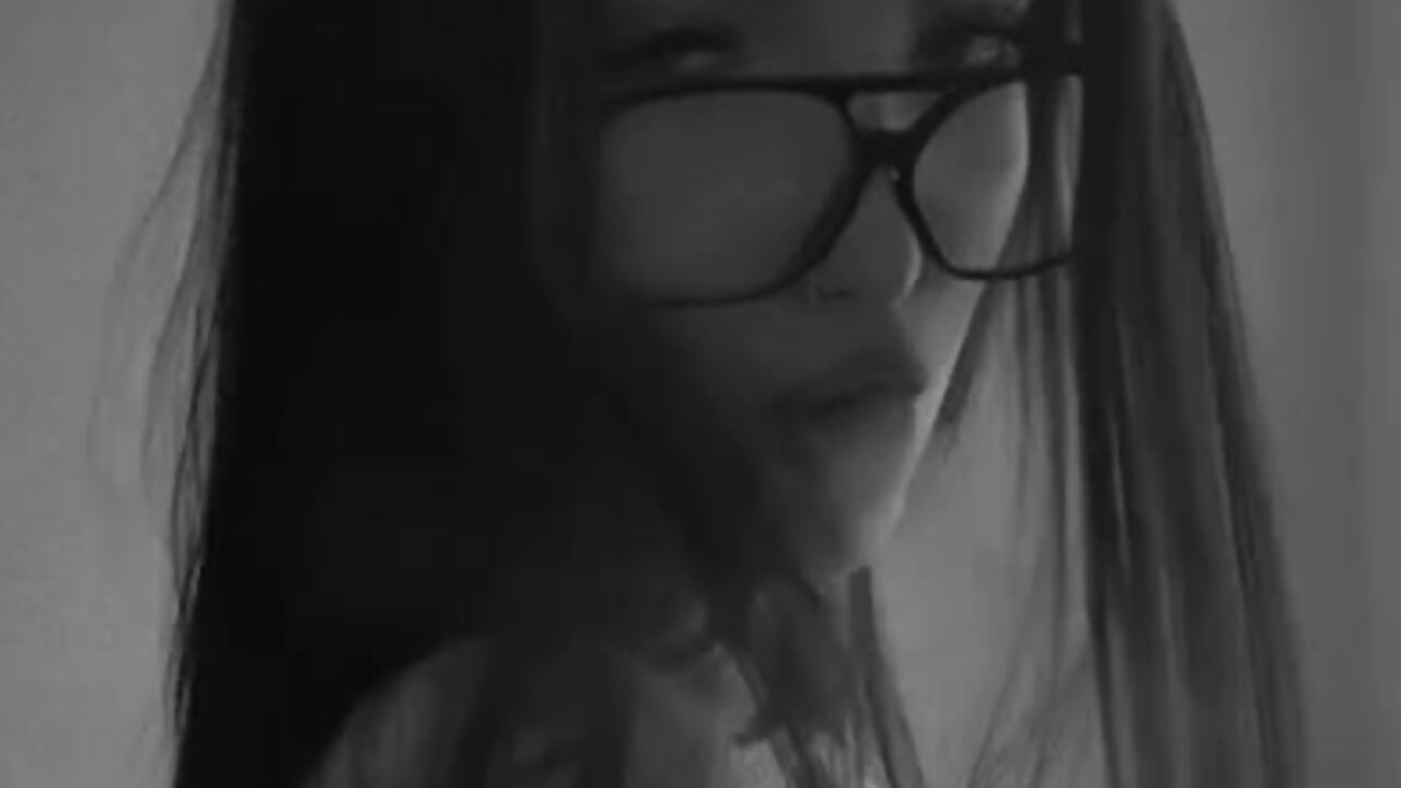 Sarah's mood - วิดีโอโดย softtoxi โมเดลแคม