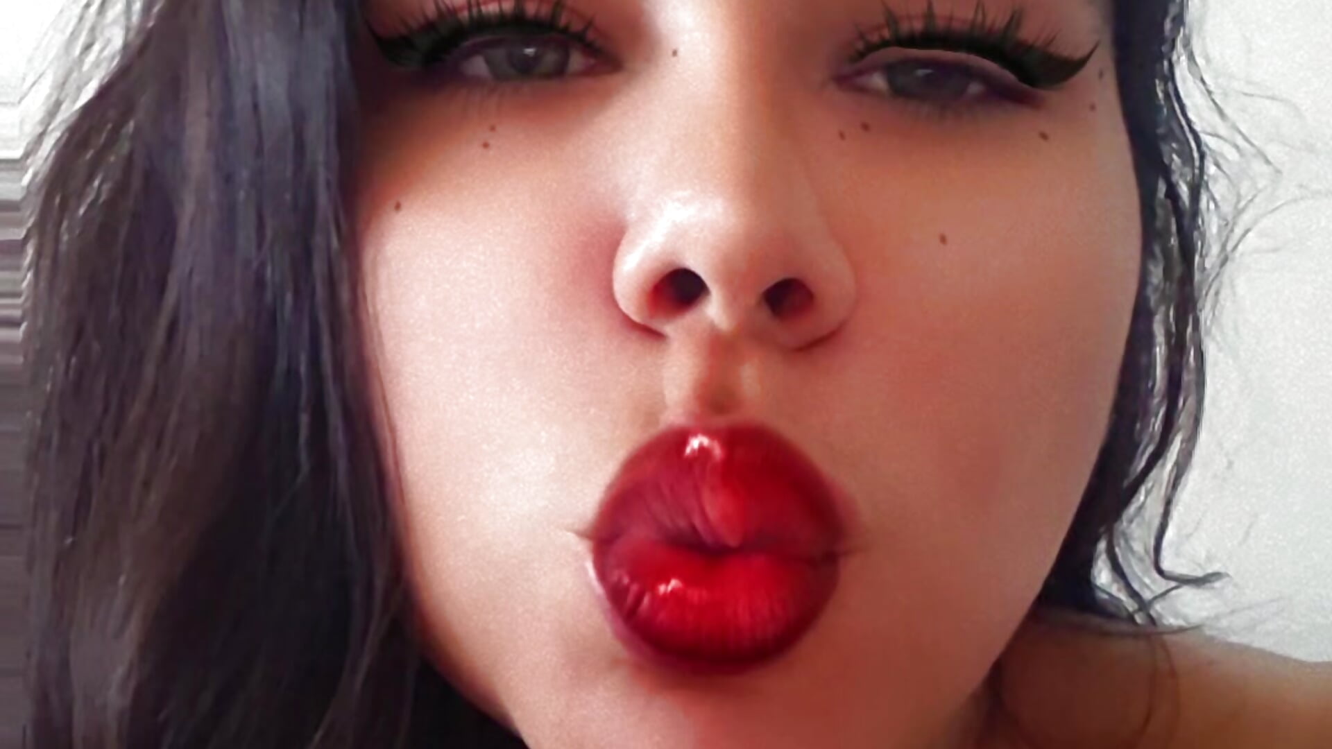 Besitos, Kiss.. - video OzyraQueenX kameramallilta