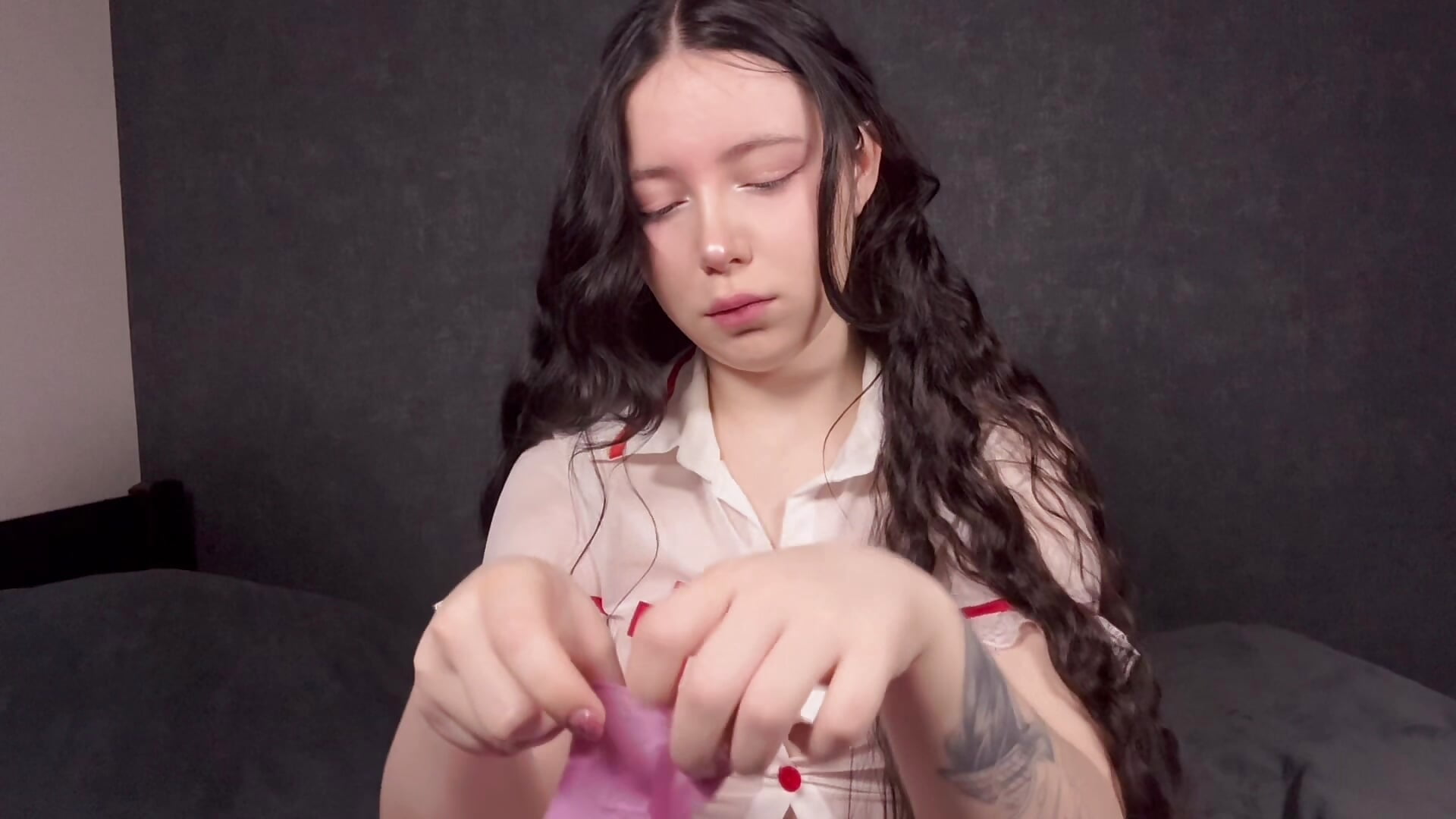 Kiss – video af VulgarNekko cam-model