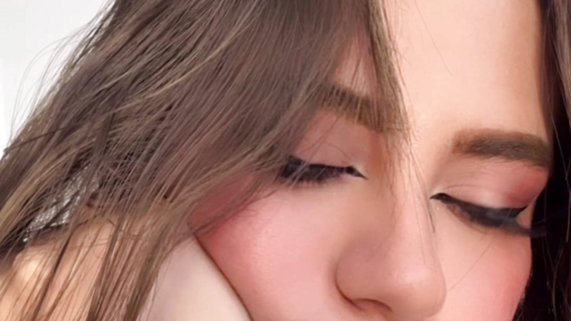 8A5755EA-EEEB-43E0-B988-3EDBE05F94F9 - відео від вебкаммоделі liarusoo