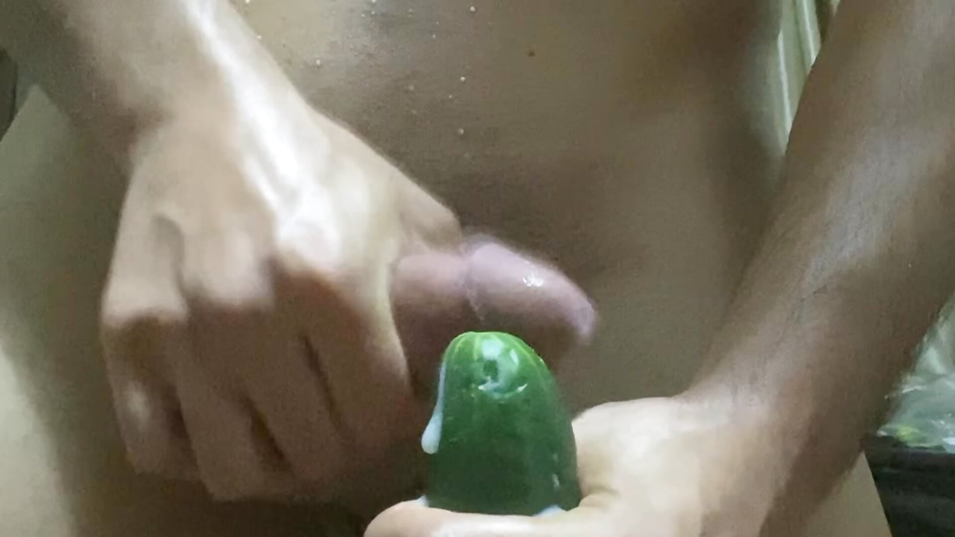 Cum in my hole with a cucumber - video oleh itssamy kamera model