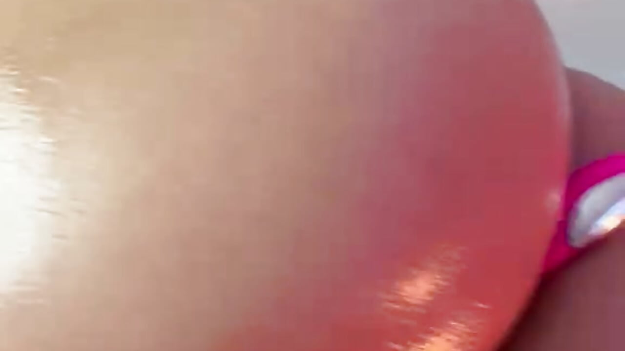 look how it shines and bounces 🍑 - video oleh model kamera Eva__Walker