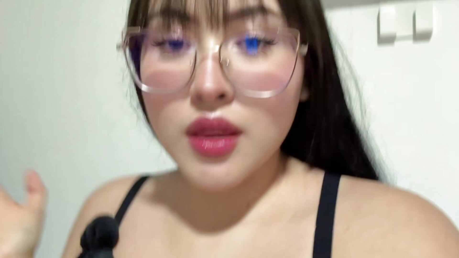 Get to know me more 😏 - video av roomsex_ cam-modell