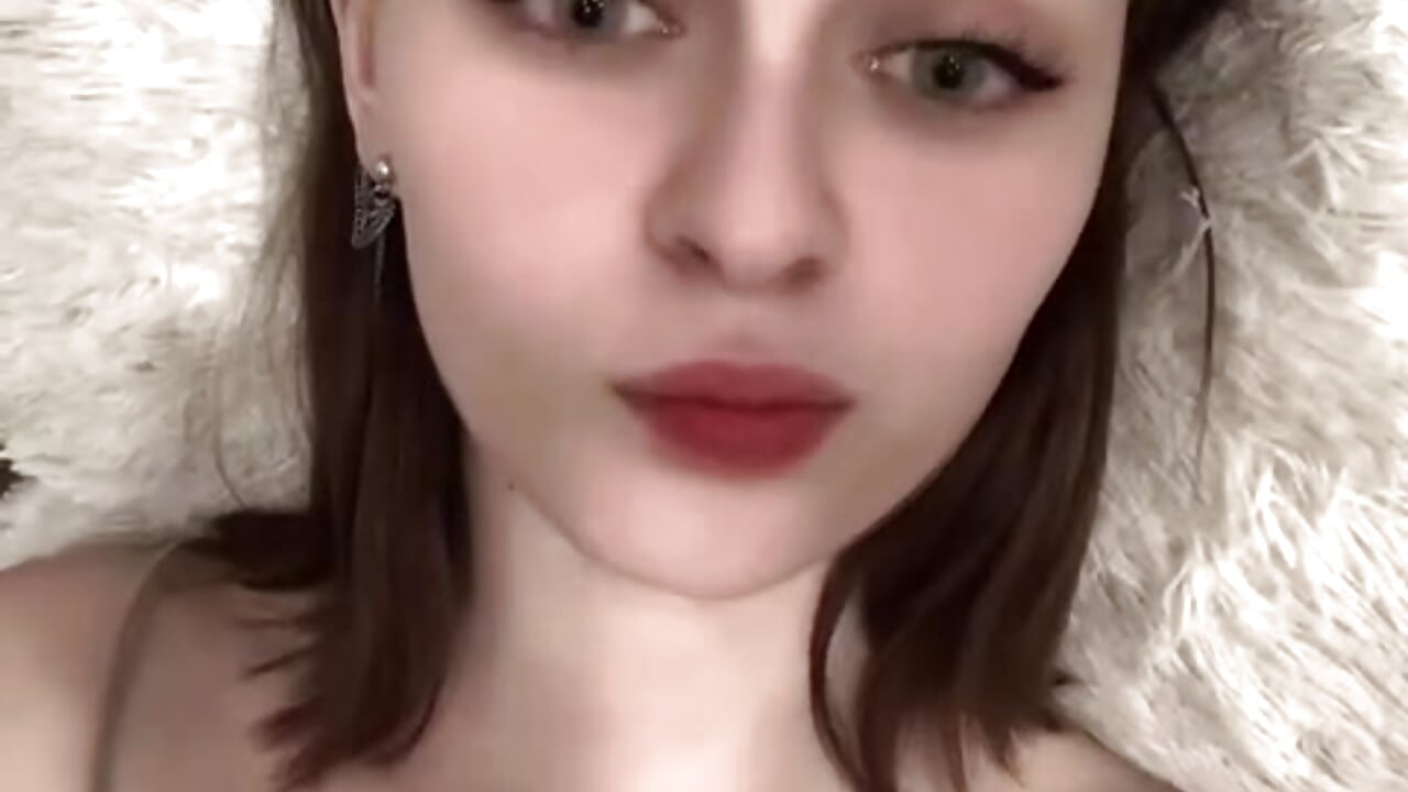 Eye contact - video Emmi_Bloom kameramallilta