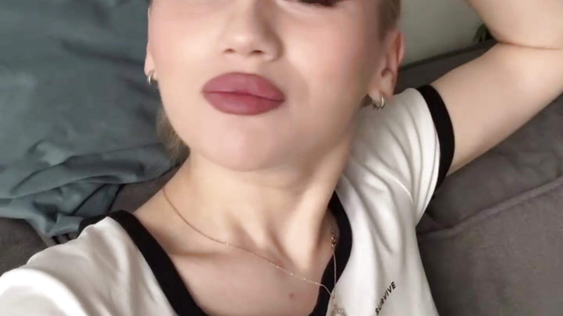 lipsing - video by princess_blonde cam model