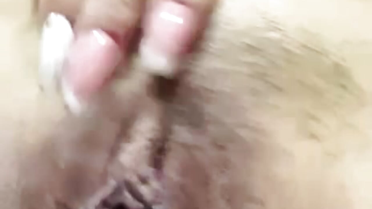 Pussy juice — filmik SilvyDiamond, modela(-lki) na kamerkach