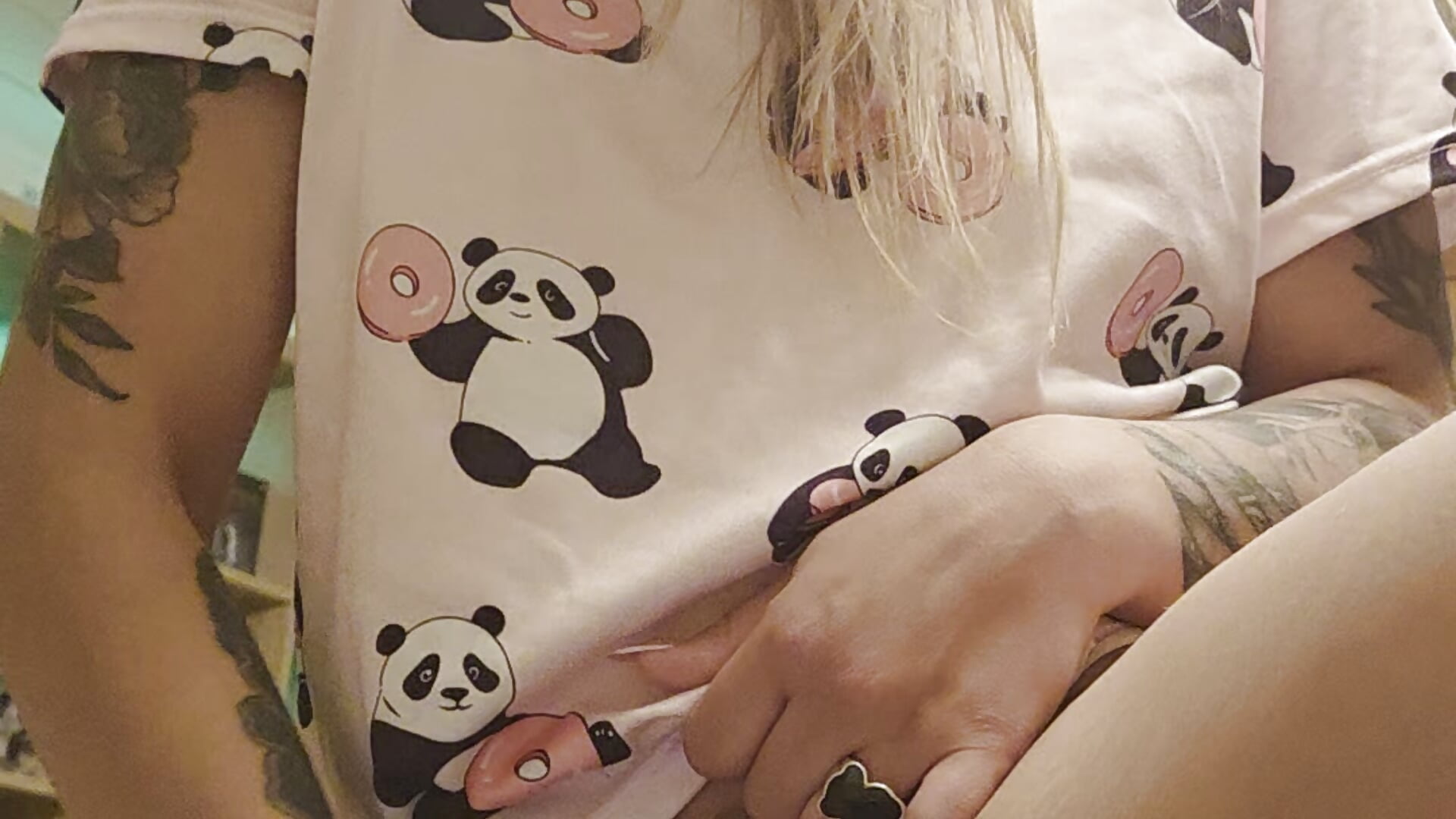 Pussy fingern - video by SilvyDiamond cam model