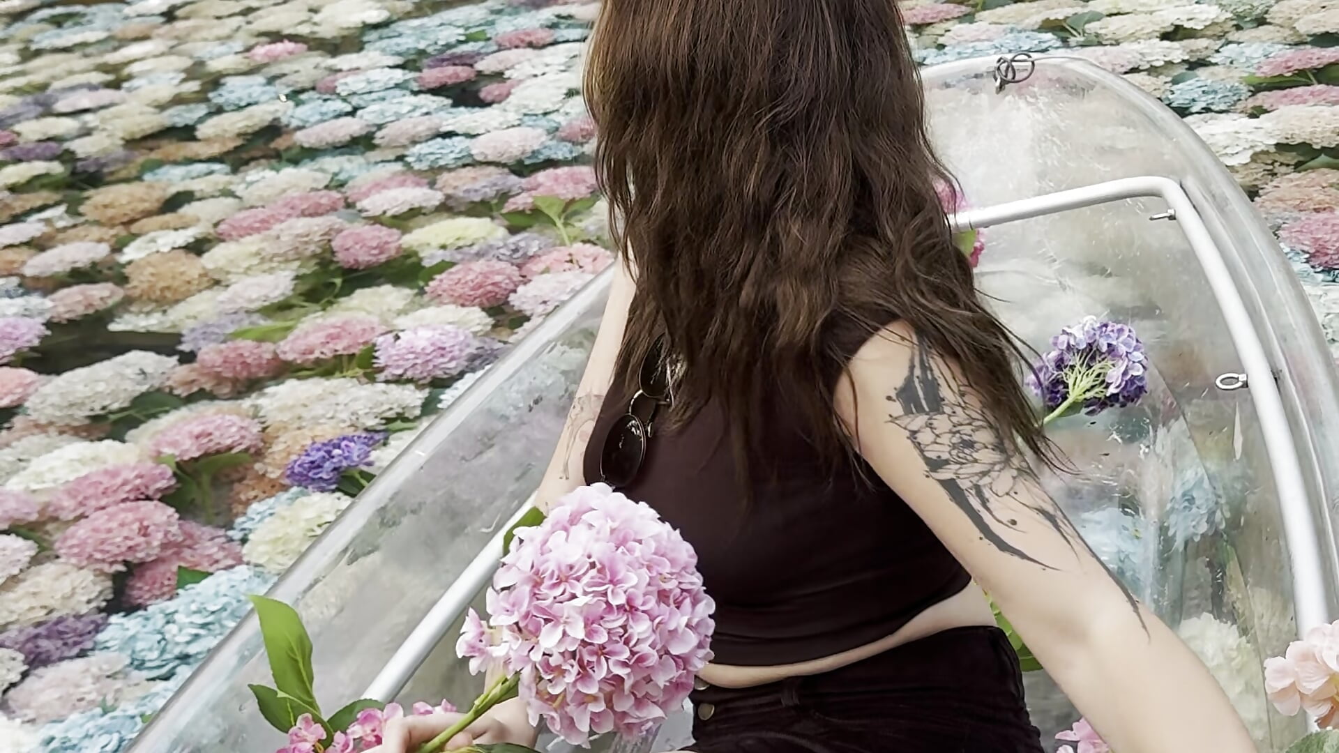 i'm bathing in flowers^^ - video by LoraDollie cam model