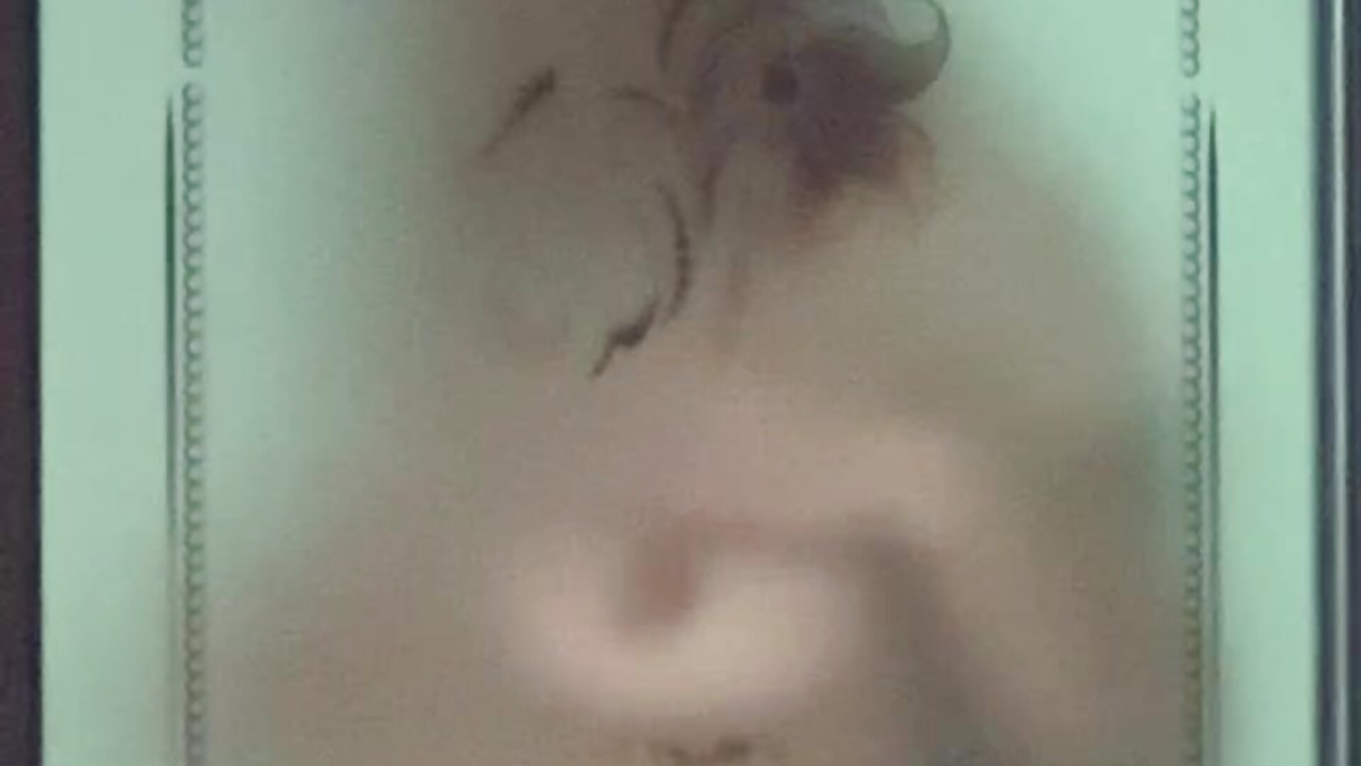 playing with glass tit's – видео вебкам-модели LeonaFox