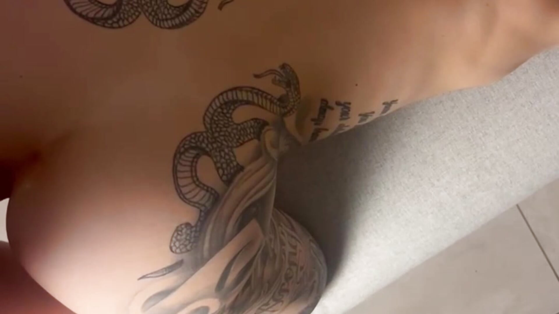 Ich habe ein Paket für dich ...🥵 mein erstes Sex Tape 😇😏 - วิดีโอโดย cocoj_ โมเดลแคม