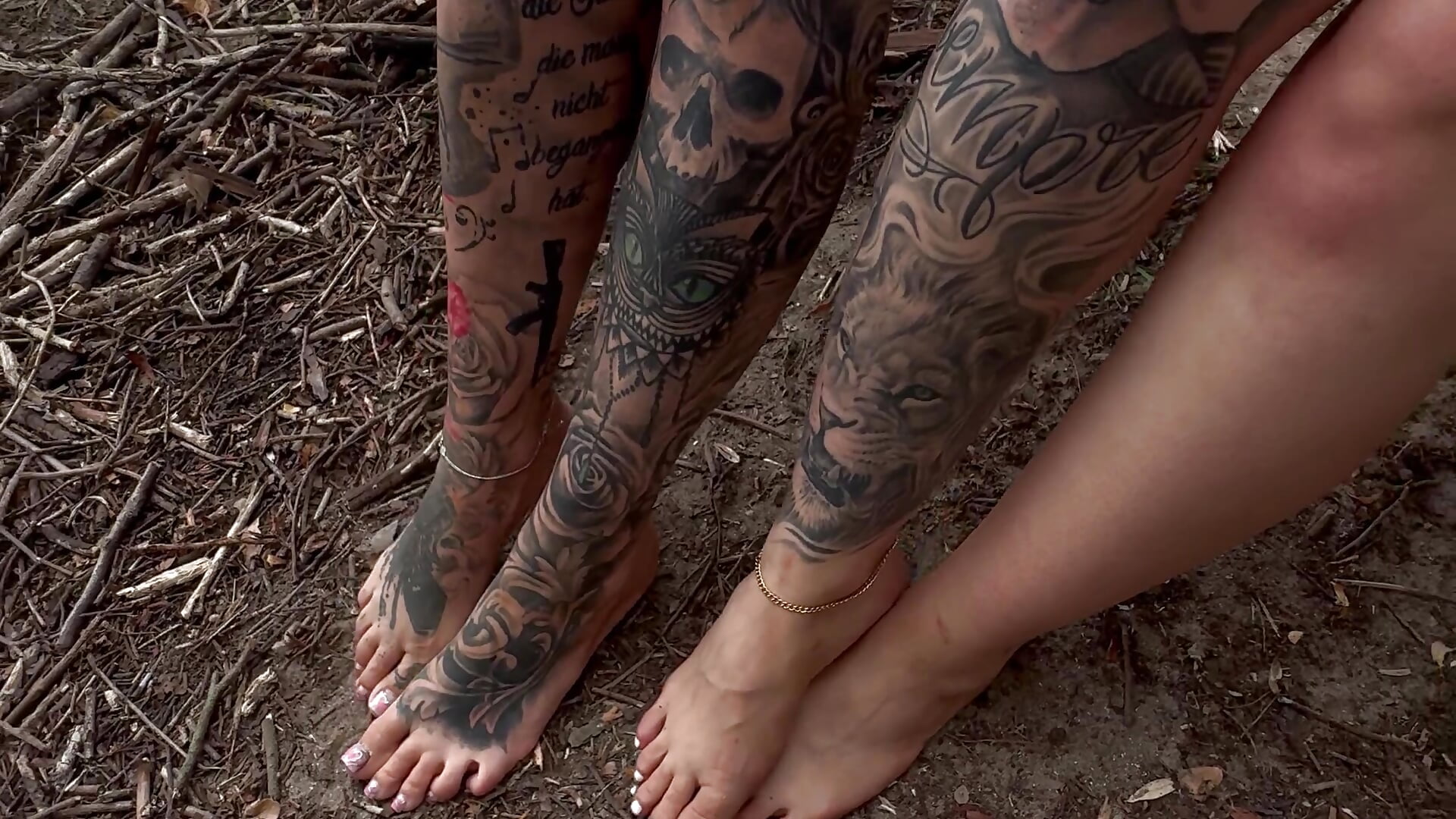 Feet lovers… how do you like ours? 😏💦 - video by Stella_xl cam model