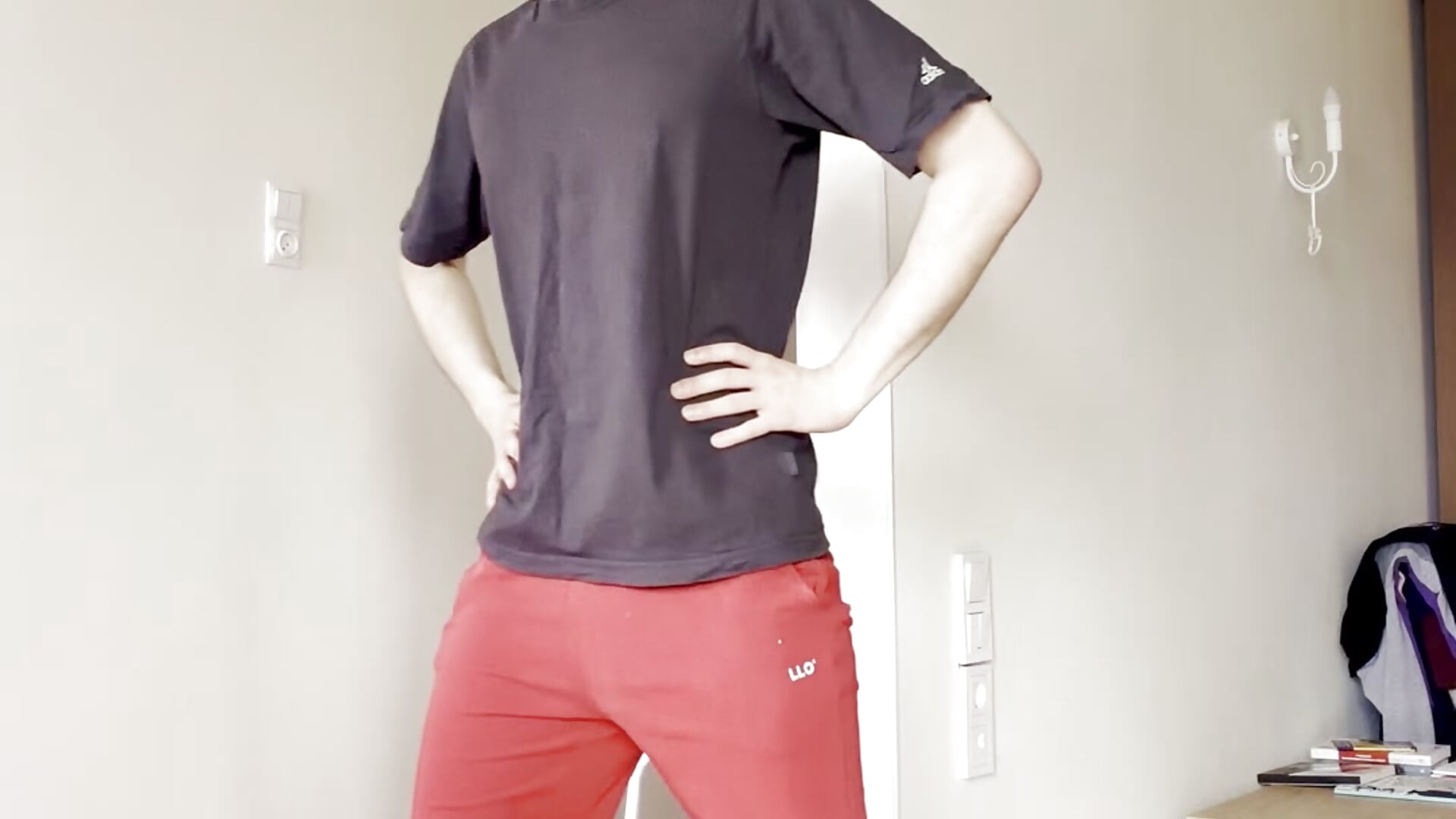 Kicking game - video by jonhy_merlinn cam model