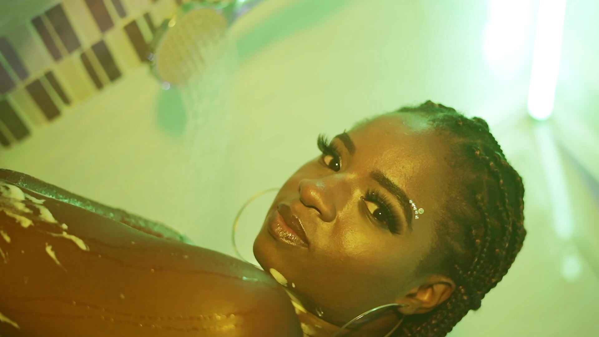 Naomi going WILD - clip cu Naomi-Desire model videochat