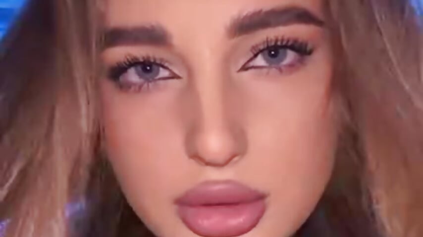 You have already fallen in love with my eyes – video od webkamerové modelky StellaRoberts