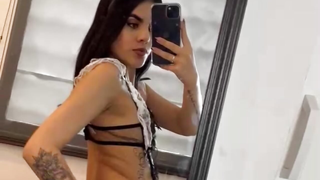 WhatsApp Video 2026-04-11 at 2,22,20 PM – video modela na kameri LittleEmily1