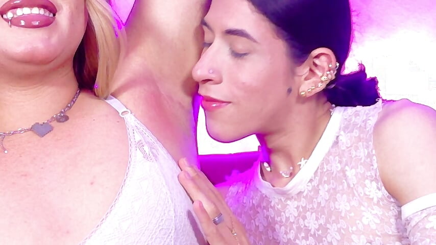 Licking and sniffing Tiffany's armpit. - Video von Tiff_sammy Cam-Model