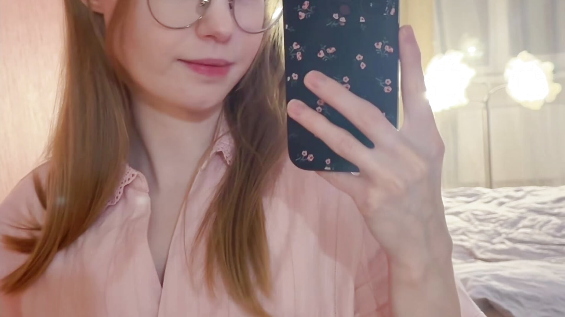 an air kiss for you :* - clip cu More_Sonne model videochat