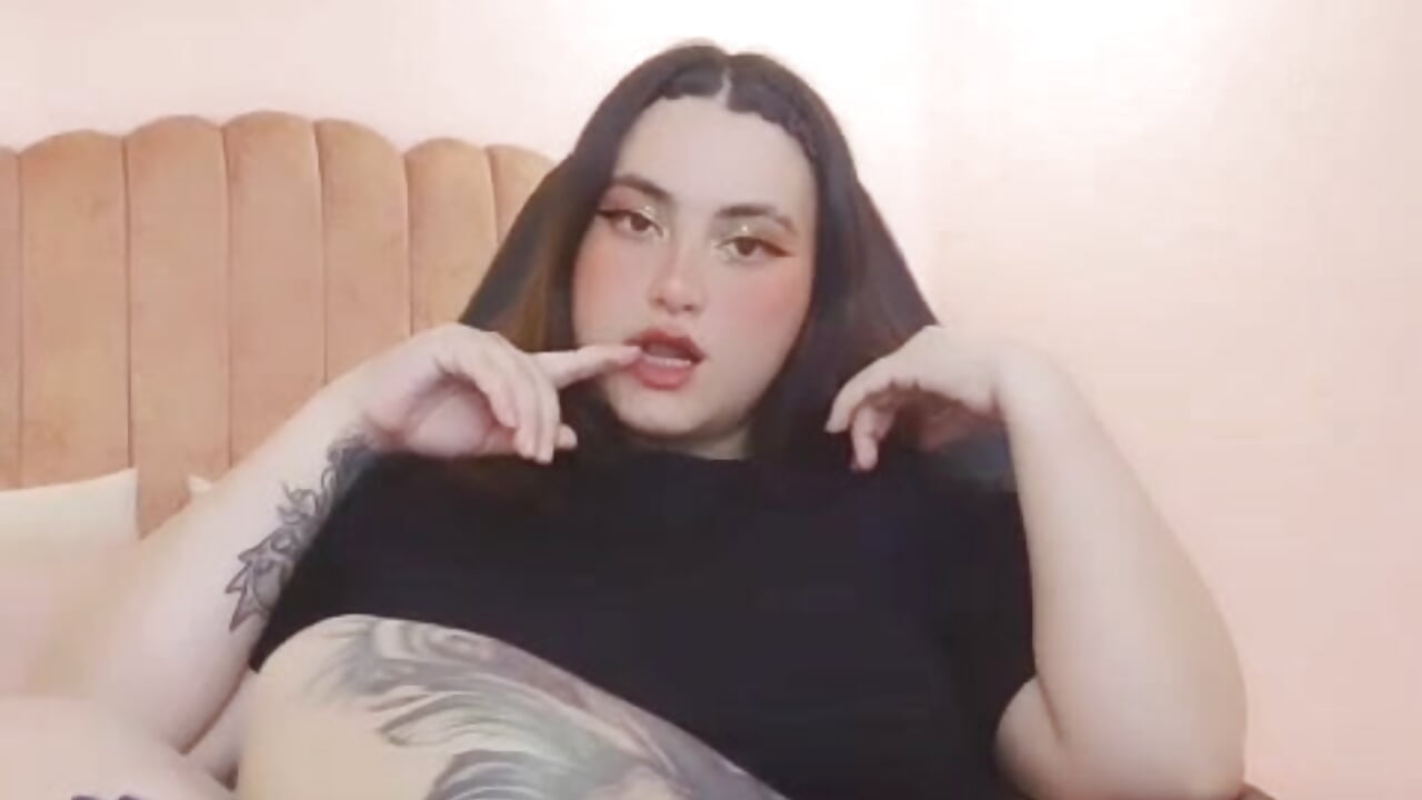 (˶ˆᗜˆ˵)  🦶🏼 - video by lilaa_sky cam model