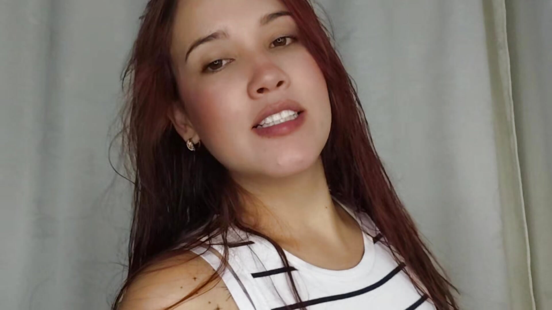 Bailando casualmente 😋😘☺️ - vidéo du modèle de showcams AdrianaFrank