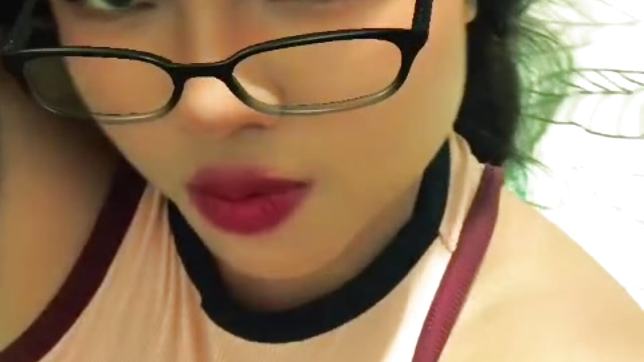 WhatsApp Video 2026-04-06 at 2,08,53 PM - فيديو من Chicahot34 موديل الكام