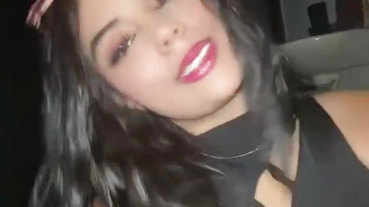 a kiss for you 😈😈 — filmik Lyaa_606, modela(-lki) na kamerkach