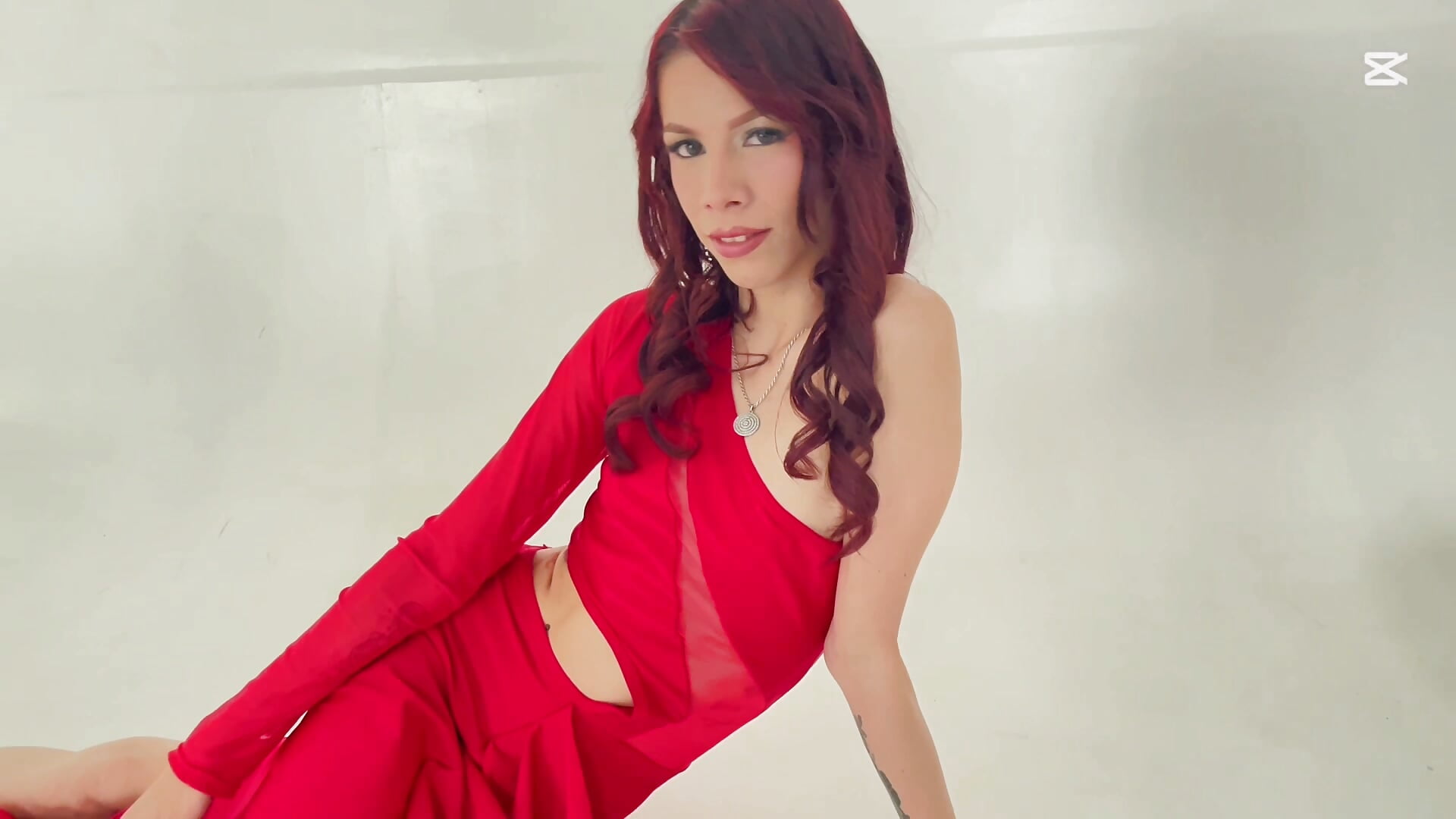 Should I take it off or keep teasing?❤️‍🔥 – видео вебкам-модели VaaleeryMoon