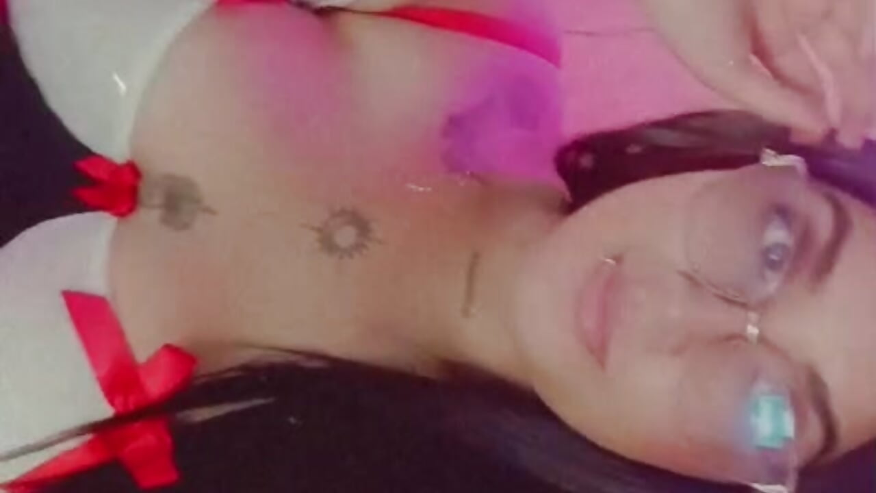 mmmmmm i am horny — filmik CherryRosexxx, modela(-lki) na kamerkach