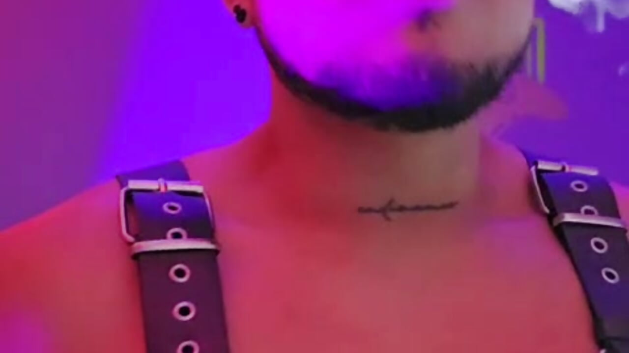 Smoke Time!!! - video oleh Scoott_Massked kamera model