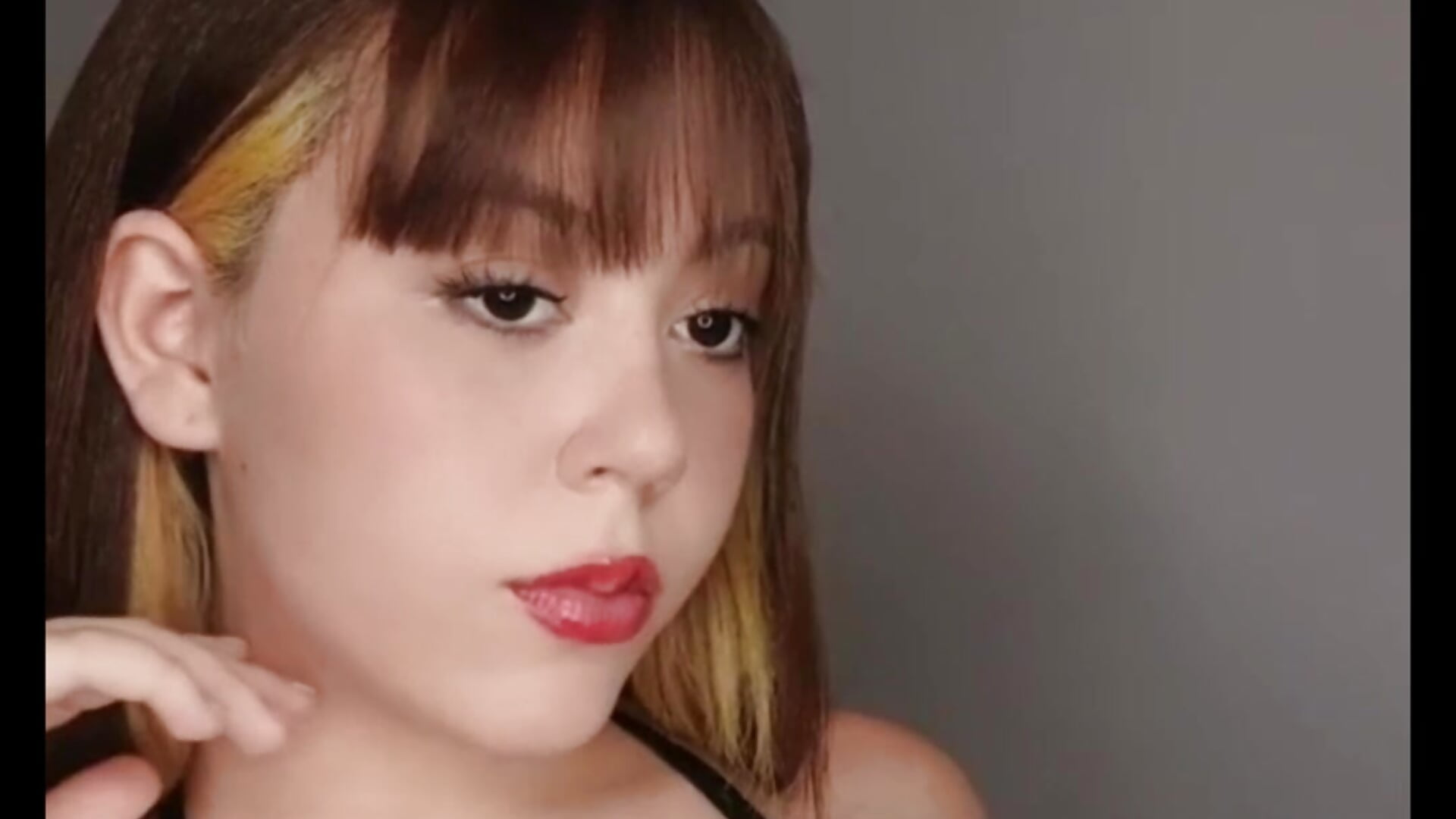 gratis – video af AlaiaDoll cam-model