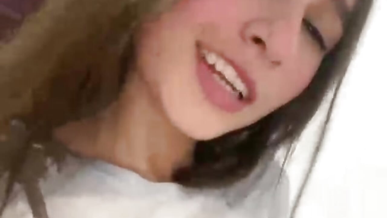 Danger ⚠️: Charm activated 👀 “Peligro ⚠️: encanto activado 👀” - video by bombom_fox cam model