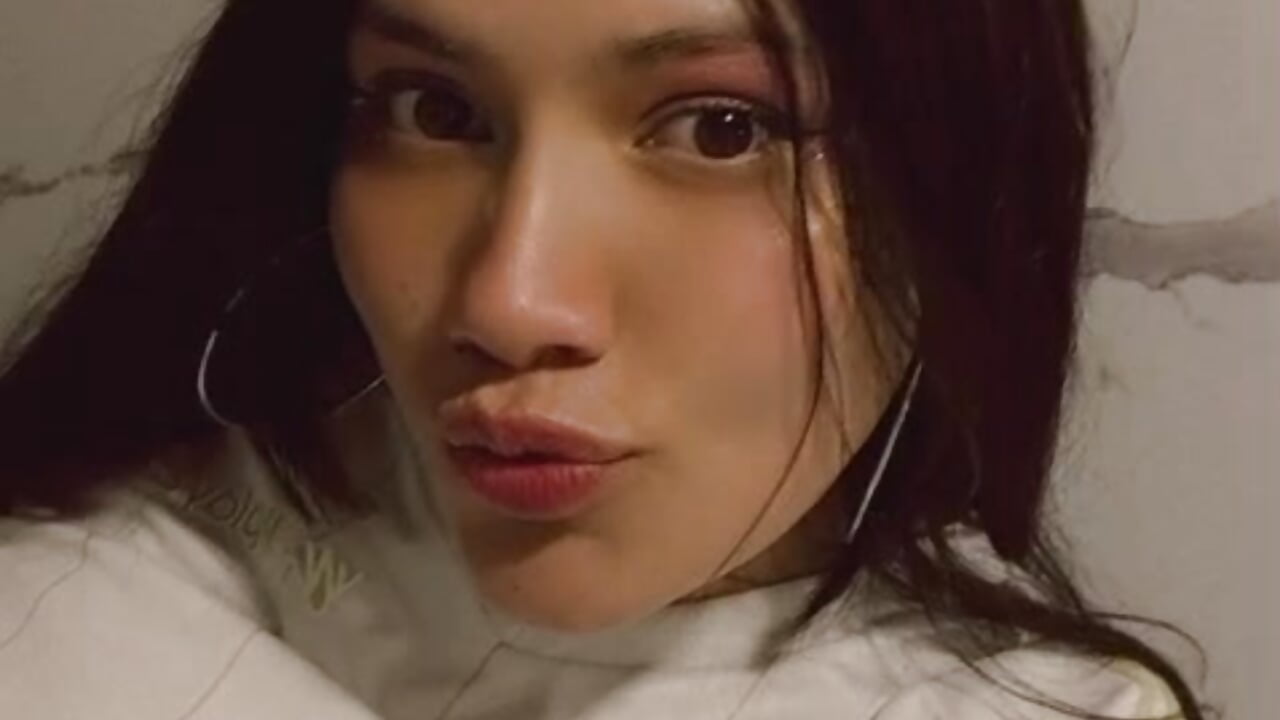 Kisss ♥ - βίντεο μοντέλου Sara__Baker