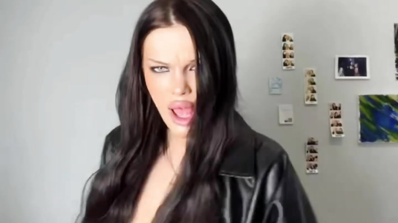 kisses - відео від вебкаммоделі Angel_Saphires