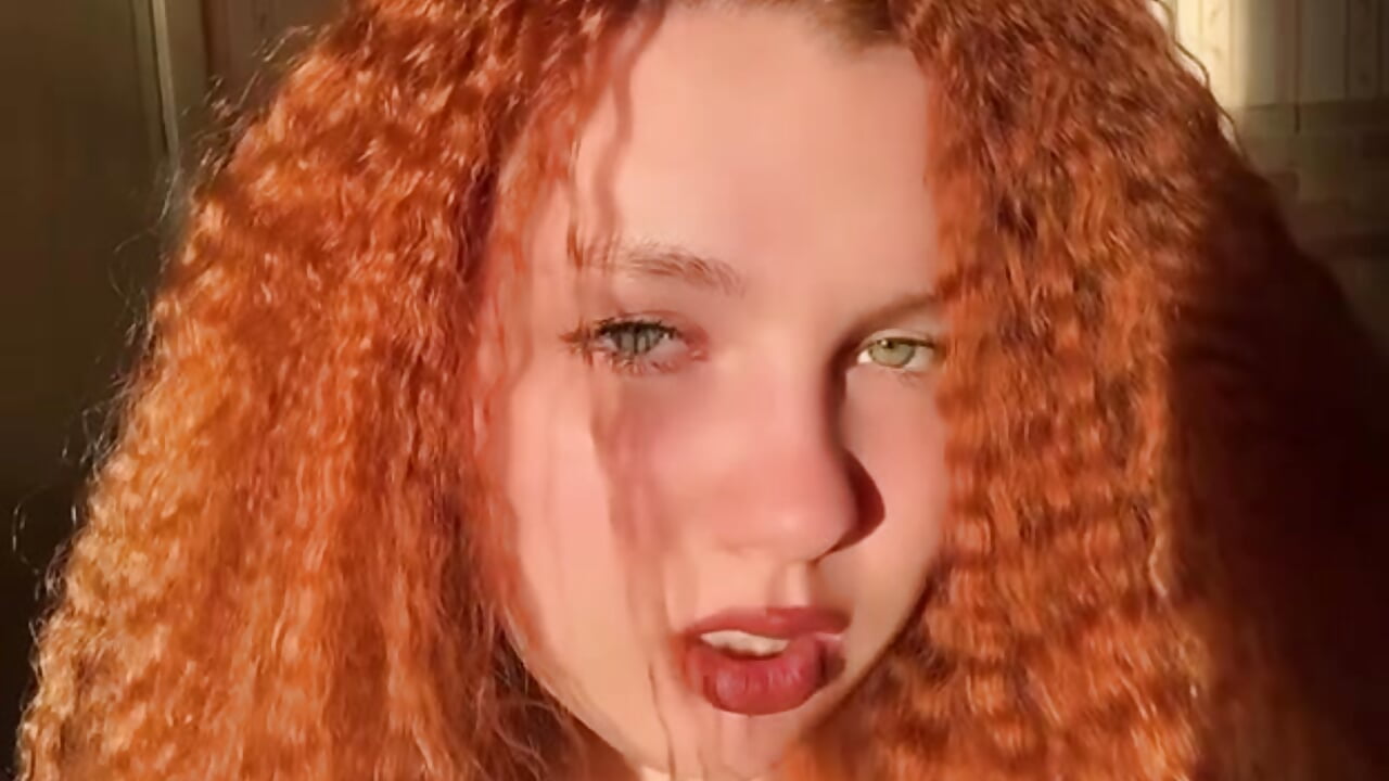 IMG_0736 - vidéo du modèle de showcams Aillia-Rous