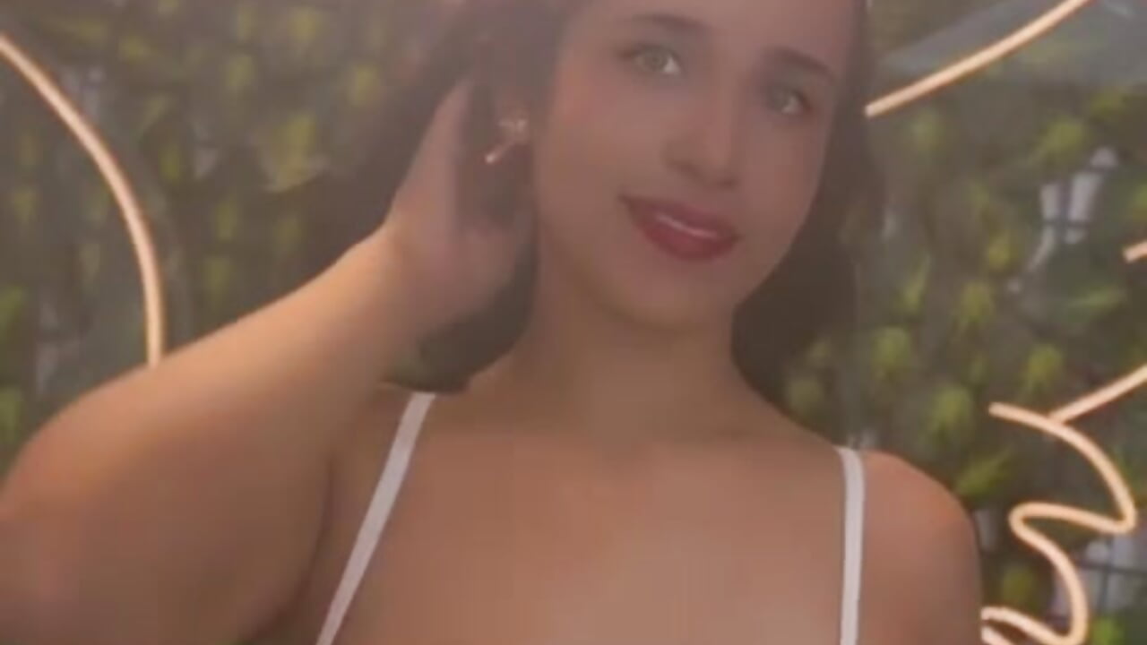 profile-intro-video-1776172809 – video modela na kameri ClhoeXXX