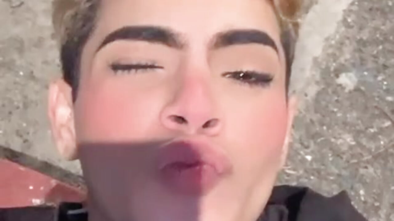 Ares_Cam1 - Video Tren Model Kamera 8005