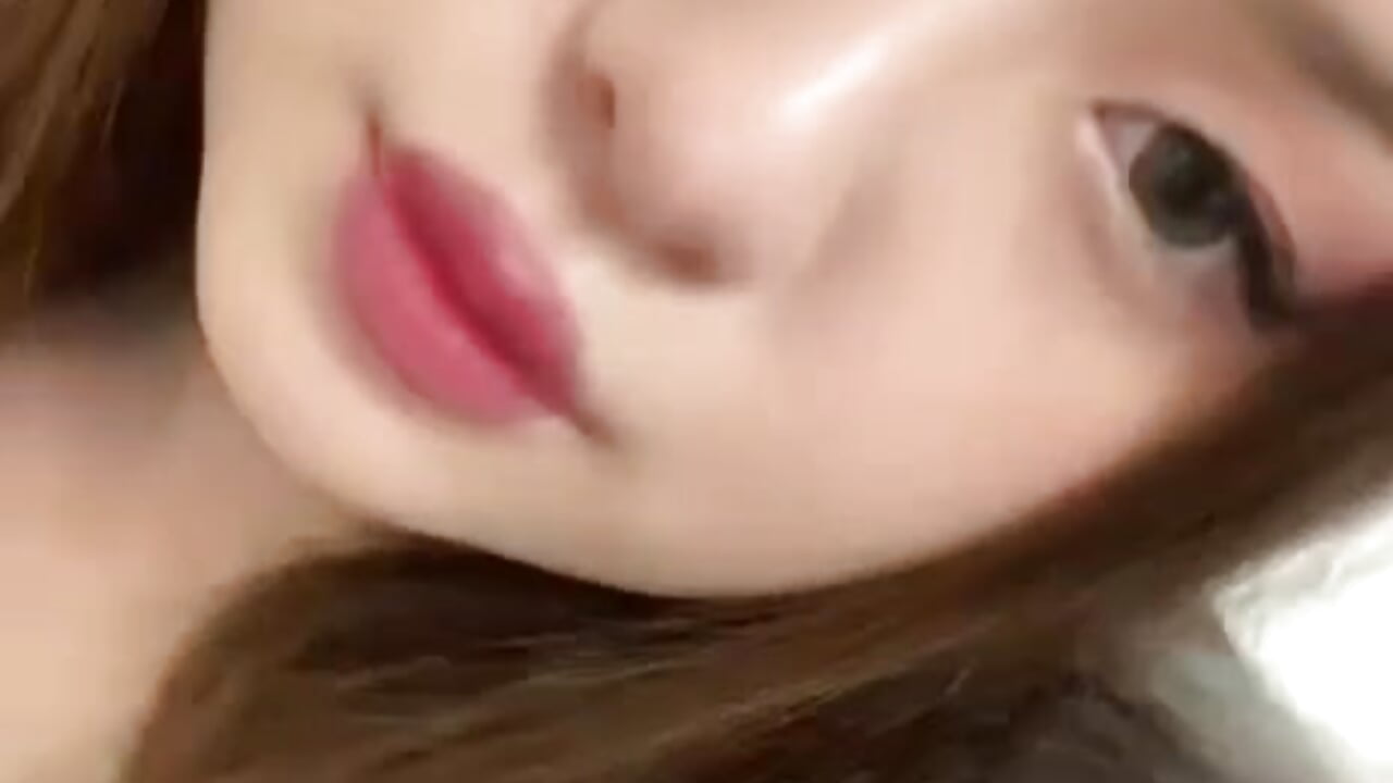 I'm beautiful – video od webkamerové modelky aaariel_