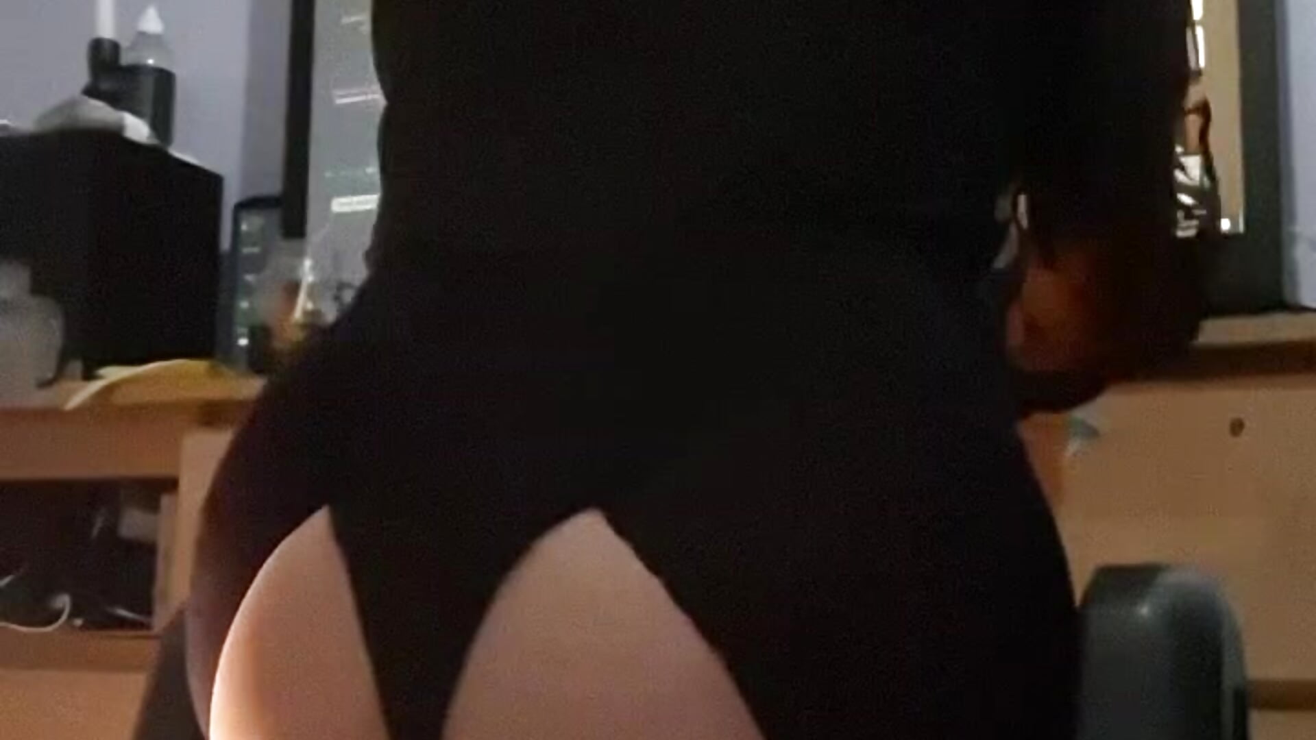 Milf Ass crush banna you wanna taste?? – video af Dark_Silk_TV cam-model