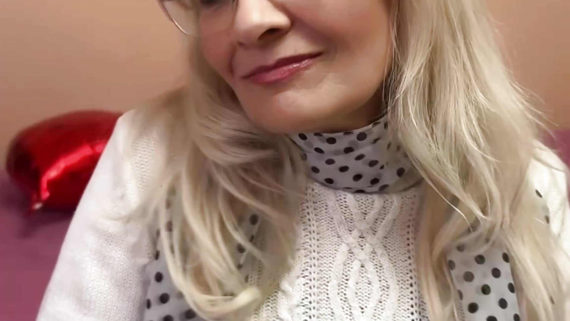 Lady in white 🤗😊 - video by Undina_Sea cam model