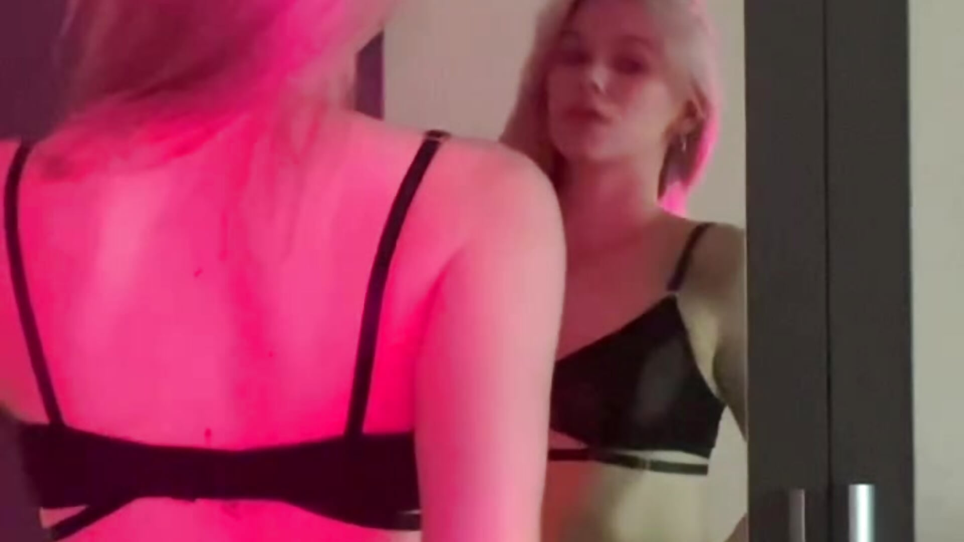 js teasing around) - فيديو من lizzy_af موديل الكام